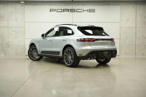 Dolomite Silver Metallic 2026 Porsche Macan