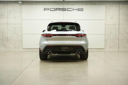 Dolomite Silver Metallic 2026 Porsche Macan