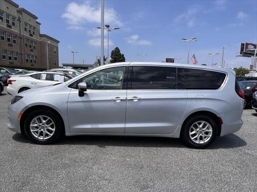 2022 Chrysler Voyager LX