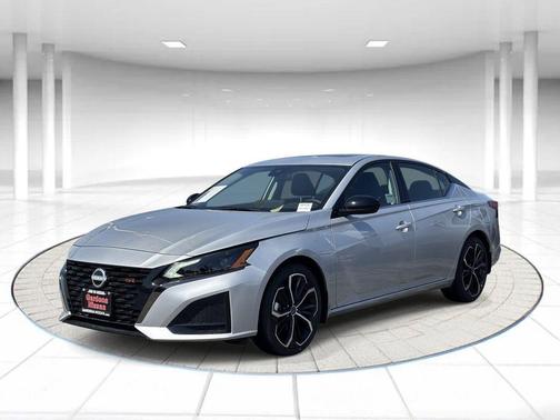 Brilliant Silver Metallic 2025 Nissan Altima SR