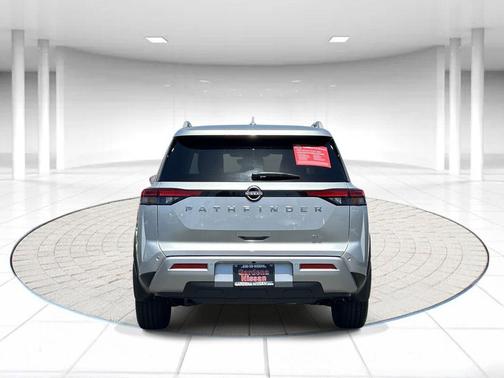 Brilliant Silver Metallic 2025 Nissan Pathfinder SL