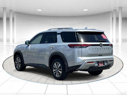 Brilliant Silver Metallic 2025 Nissan Pathfinder SL