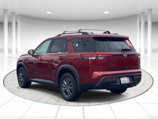 2023 Nissan Pathfinder SV