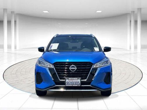 2 Tone Blue / Black 2023 Nissan Kicks SV