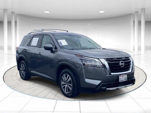 Gun Metallic 2024 Nissan Pathfinder SL