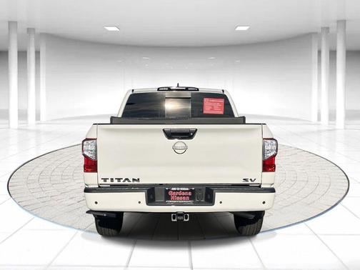 2023 Nissan Titan SV