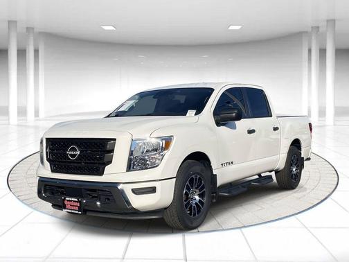 2023 Nissan Titan SV