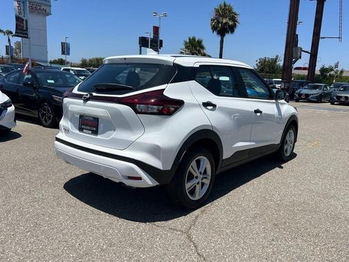 2025 Nissan Kicks S