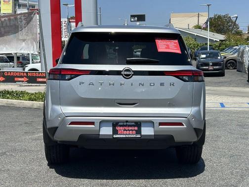Brilliant Silver Metallic 2025 Nissan Pathfinder SL