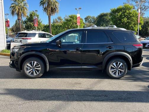 2025 Nissan Pathfinder SL FWD