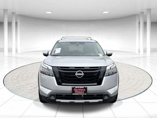 Brilliant Silver Metallic 2025 Nissan Pathfinder SL