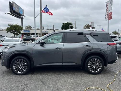 2023 Nissan Pathfinder SL FWD