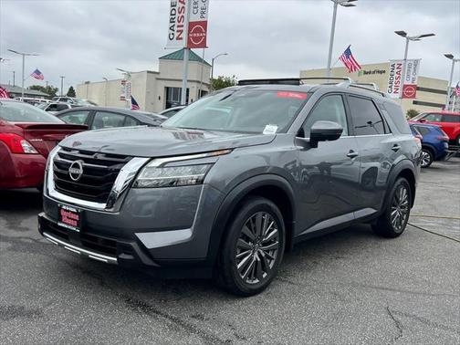 2023 Nissan Pathfinder SL FWD