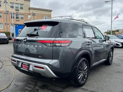 2023 Nissan Pathfinder SL FWD