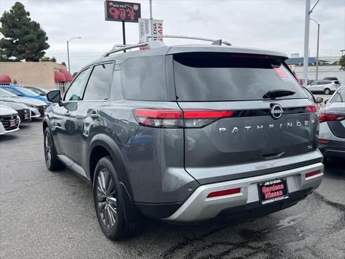 2023 Nissan Pathfinder SL FWD