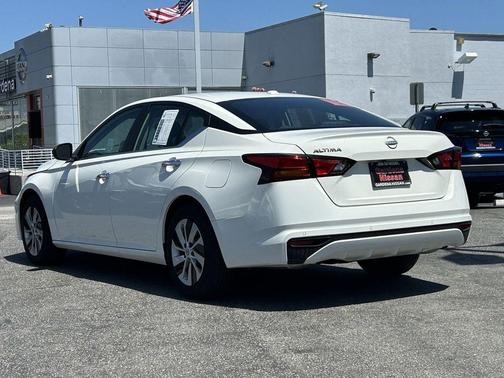 Glacier White 2025 Nissan Altima S