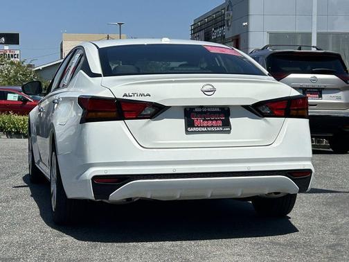 Glacier White 2025 Nissan Altima S