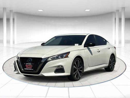 White 2022 Nissan Altima 2.5 SR