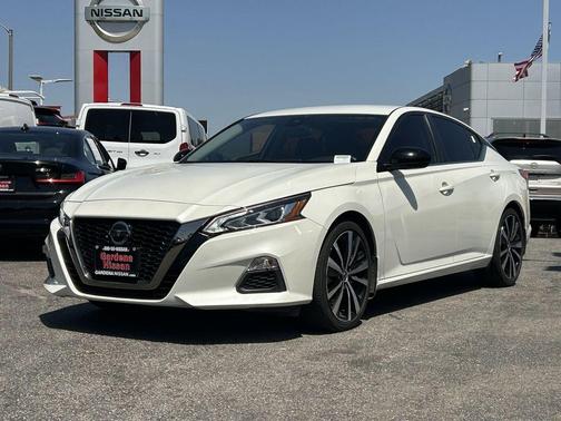 White 2022 Nissan Altima 2.5 SR