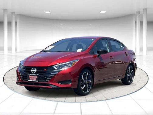 Scarlet Ember 2025 Nissan Versa 1.6 SR