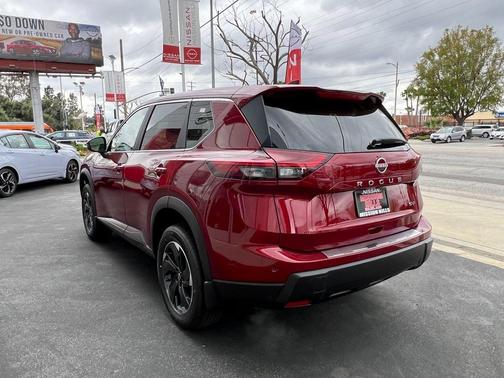 2025 Nissan Rogue SV