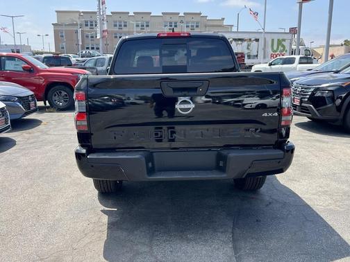 2025 Nissan Frontier SV