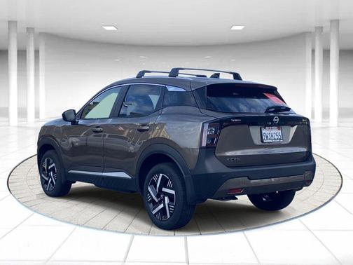 Canyon Bronze M 2026 Nissan Kicks SV