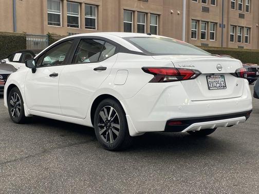 Cloud White 2025 Nissan Versa 1.6 S