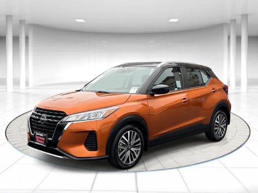 Monarch Orange / Super Black 2024 Nissan Kicks SV