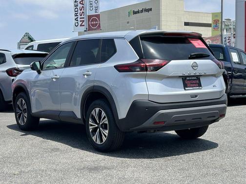 Brilliant Silver Metallic 2023 Nissan Rogue SV