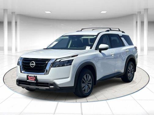 Everest White P 2025 Nissan Pathfinder SV