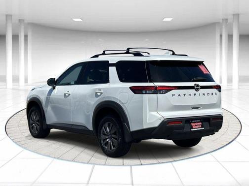 Everest White P 2025 Nissan Pathfinder SV