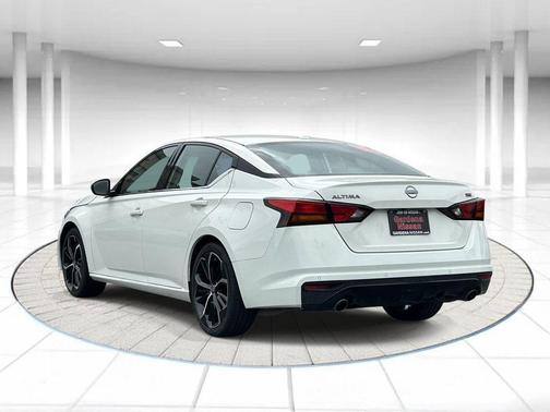 Glacier White 2024 Nissan Altima 2.5 SR