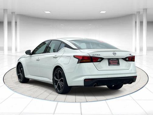 Glacier White 2024 Nissan Altima 2.5 SR