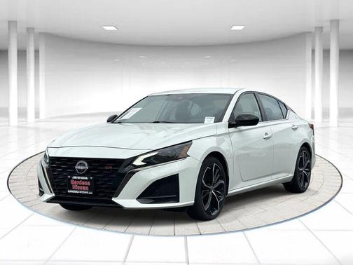Glacier White 2024 Nissan Altima 2.5 SR