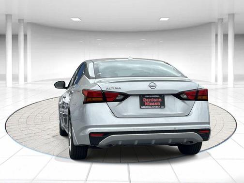 Brilliant Silver Metallic 2025 Nissan Altima S