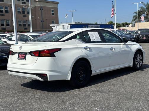 Glacier White 2025 Nissan Altima S