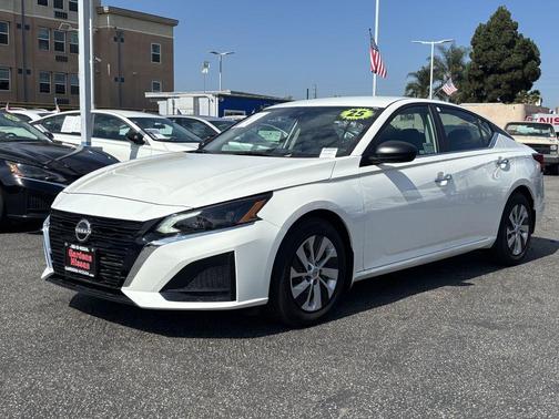 Glacier White 2025 Nissan Altima S