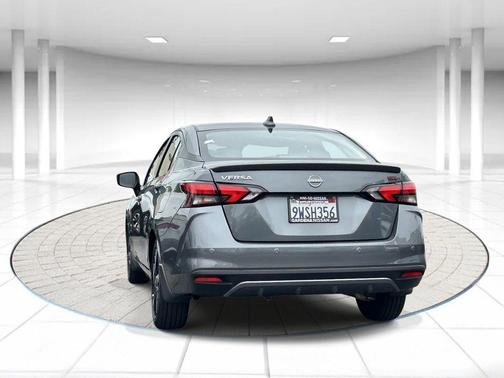 Gun Metallic 2025 Nissan Versa 1.6 SR