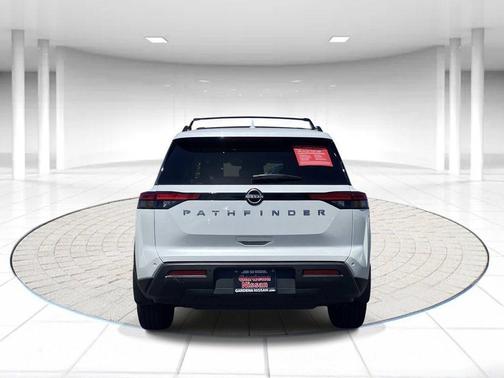 Everest White P 2025 Nissan Pathfinder SV