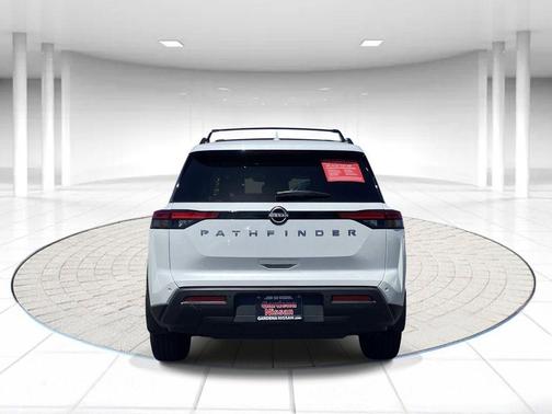 Everest White P 2025 Nissan Pathfinder SV