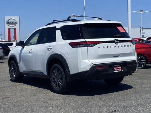 Everest White P 2025 Nissan Pathfinder SV