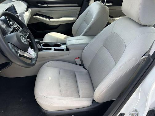 White 2021 Nissan Altima 2.5 SV