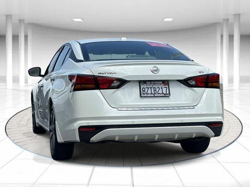 White 2021 Nissan Altima 2.5 SV