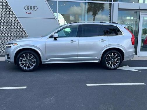 2019 Volvo XC90 T6 Momentum