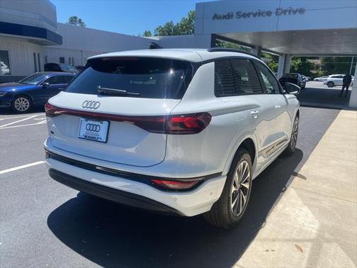 2025 Audi Q6 e-tron Premium quattro