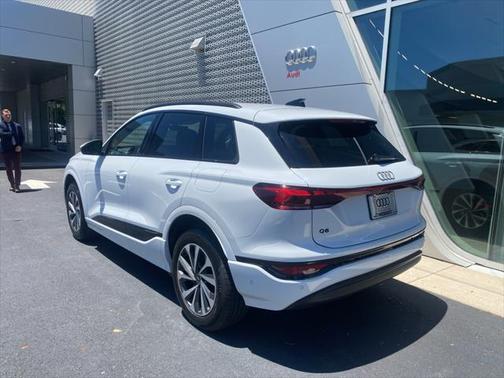2025 Audi Q6 e-tron Premium quattro