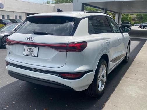 2025 Audi Q6 e-tron Premium Plus
