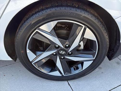 2022 Hyundai ELANTRA Limited
