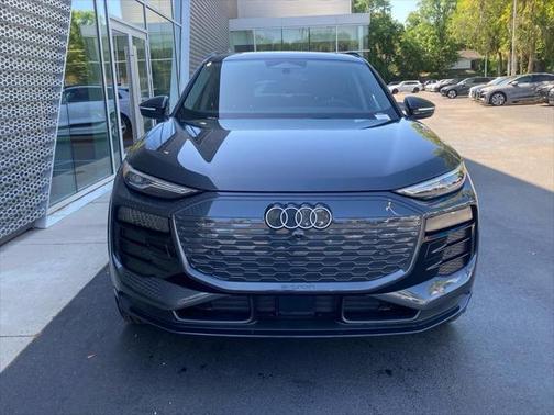 2025 Audi Q6 e-tron Premium quattro